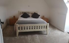 Spacious And Warm 2 Bedroom Apartment Sleeps Up To 5